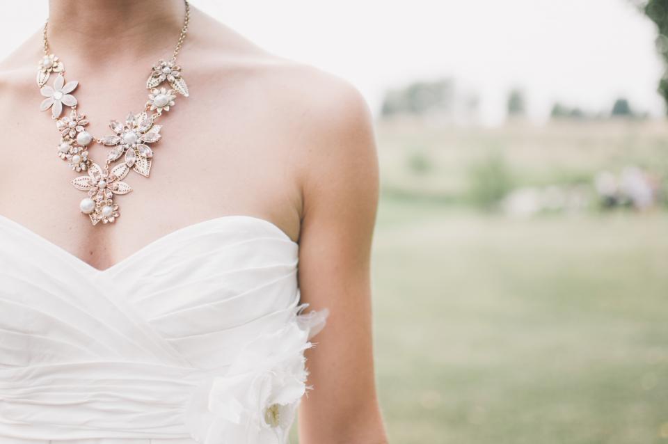 Detail of the dress and necklace before the ceremony